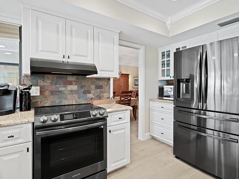 1090 Fairview Ln — Photo 41