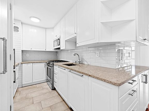 4th image of 301 E 79th St APT 17N
