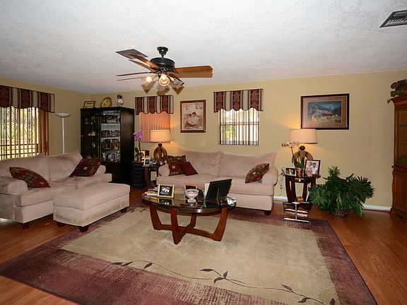 4th image of 1711 NW 195th St
