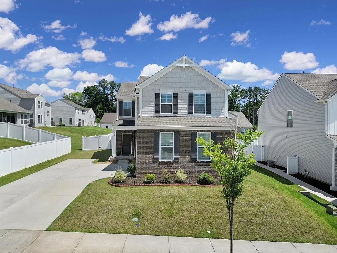 4 bed, 2.5 bath, 2041 sqft, $2,650 — Photo 3