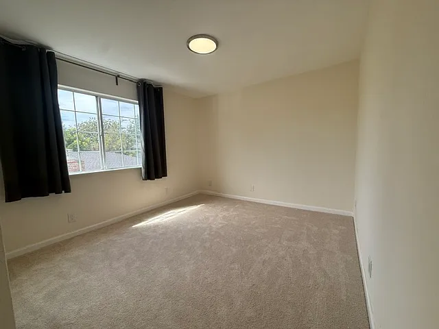 712 Prospect Row — Photo 13