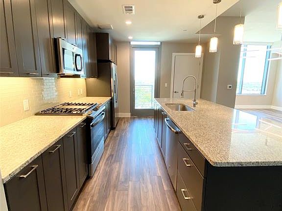 2nd image of 3033 Oliver Ave #1505