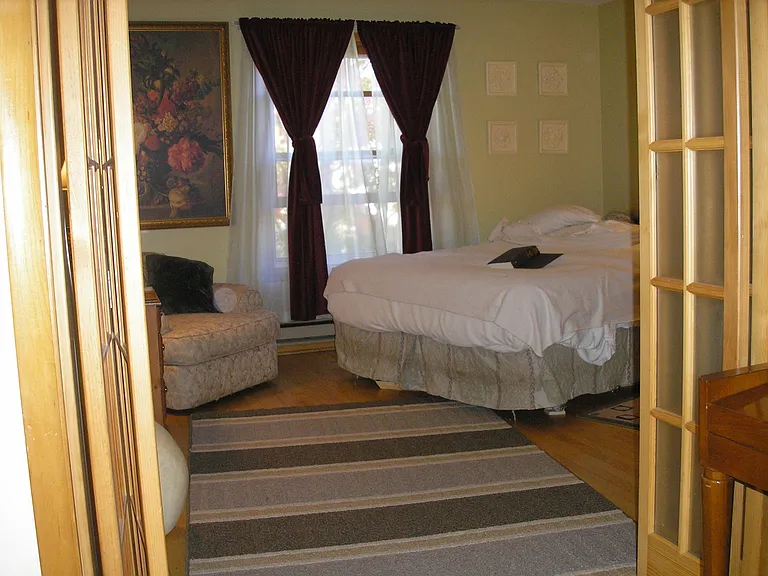 Large Front Bed Room, #1 with Great Mid-day to evening sun light.