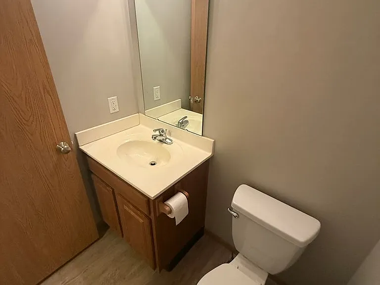 619 W Pine St — Photo 3