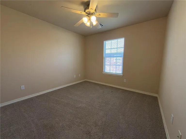 3706 SW Hansom Loop — Photo 10