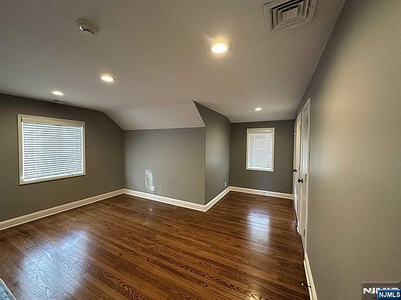 5th image of 711 Camperdown Rd