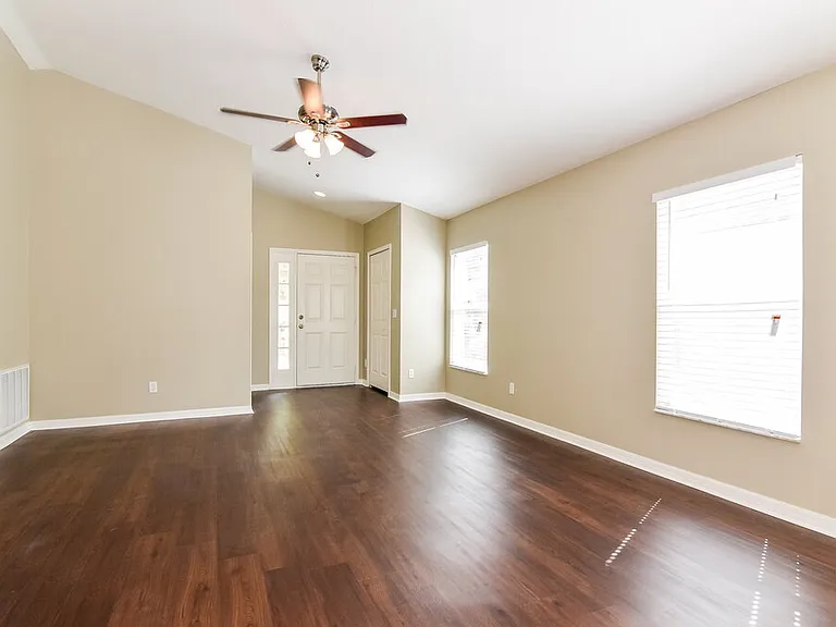 7556 Oxford Garden Cir — Photo 3