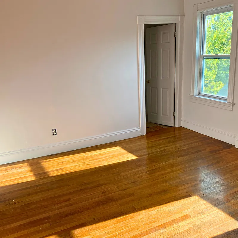 2 bed, 1.0 bath, 977 sqft, $1,650 — Photo 4