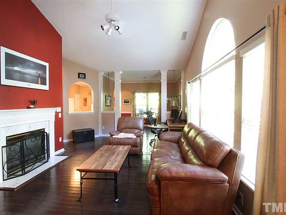 3rd image of 4 Wood Lily Ct