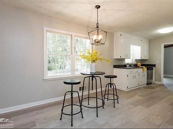 3rd image of 205 Foothill Dr