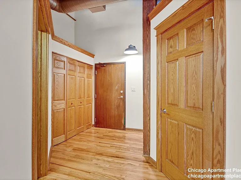 216 N May St #101 — Photo 7