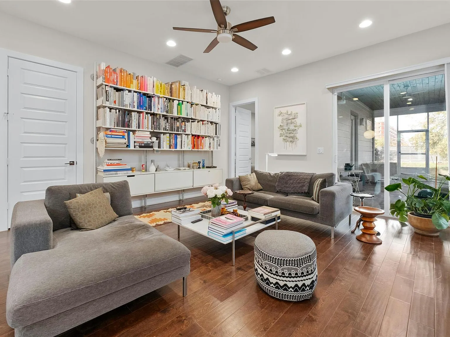 3 bed, 2.5 bath, 1958 sqft, $3,450 — Photo 4