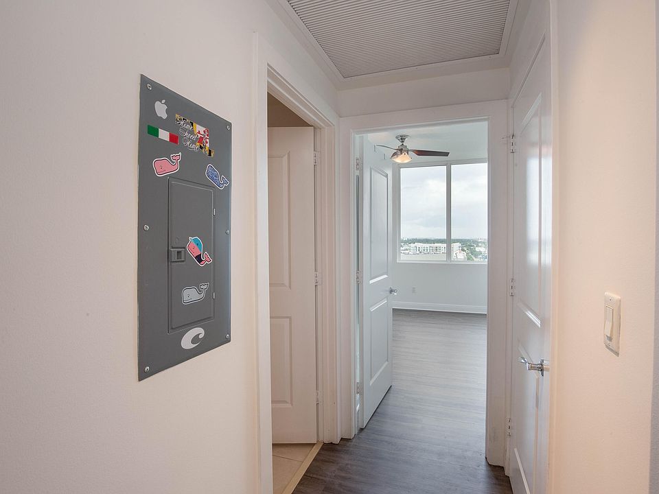 1st image of 315 NE 3rd Avenue #1007