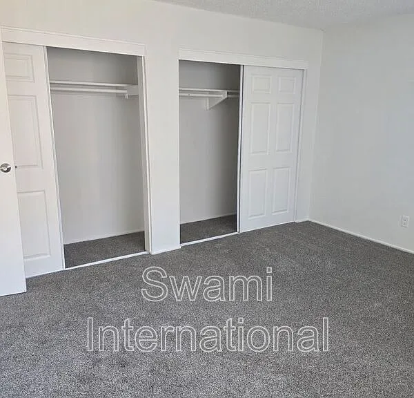 308 W Queen St #12 — Photo 11