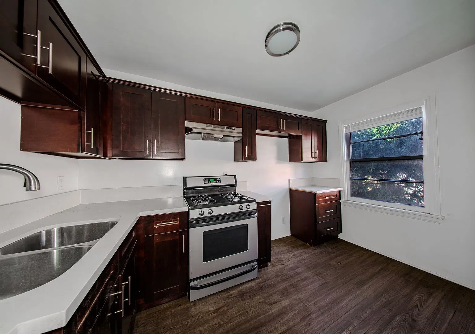 32 Esperanza Ave. — Photo 2