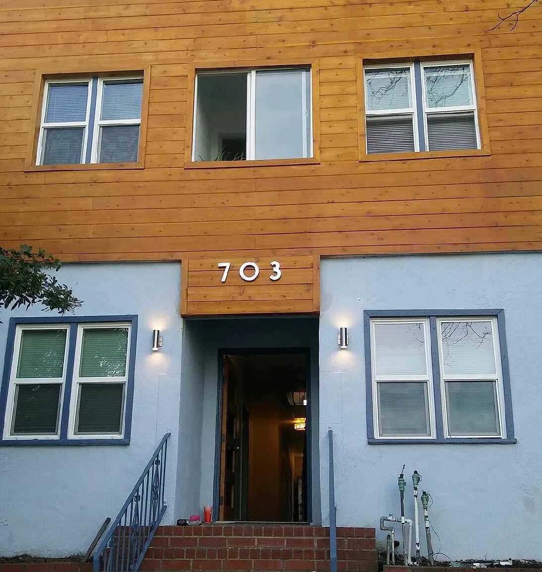 703 E Providencia Ave — Photo 1