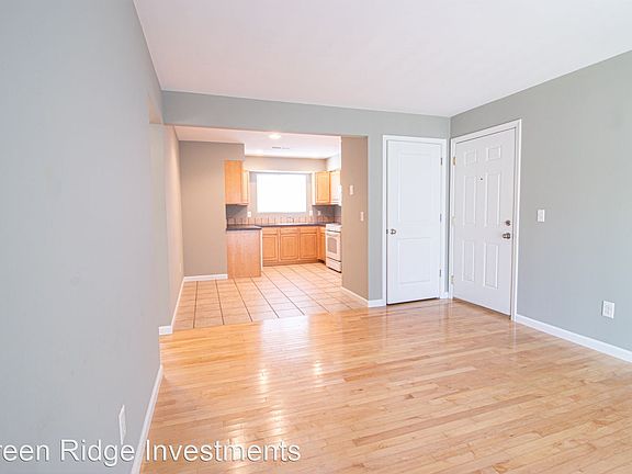 5th image of 835 Grand Ave NE APT B