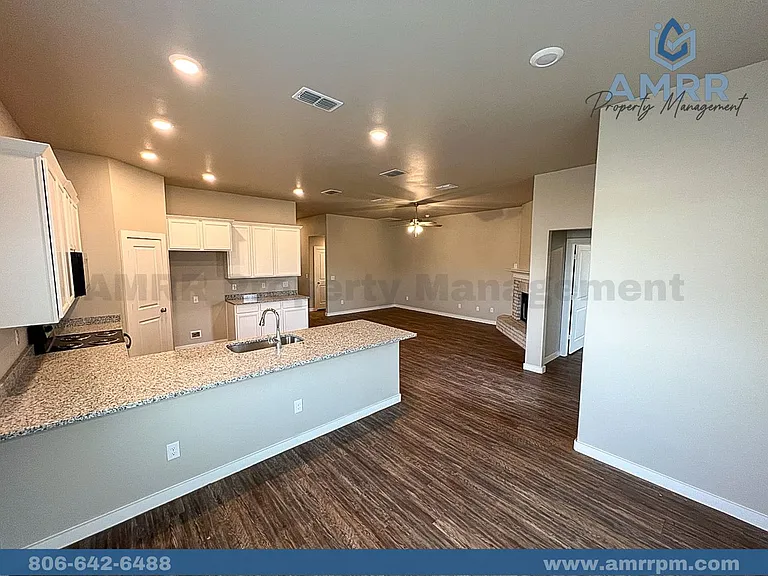 2030 Kenwood Ave — Photo 7
