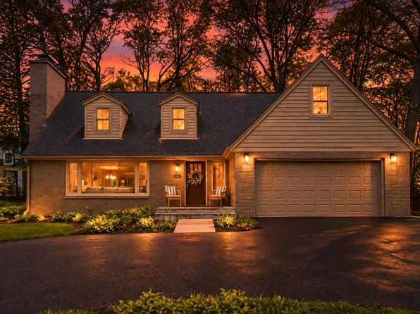 695 Meadow LANE, Elm Grove, WI 53122