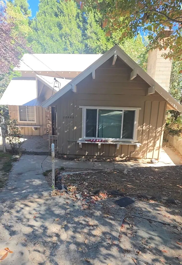 Level entry to 4 bedroom 2 bath — Photo 1