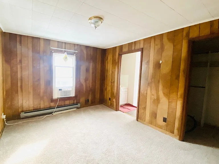 501 E Broad St — Photo 3