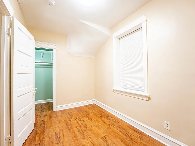 1012 N Oakley Blvd #G — Photo 8