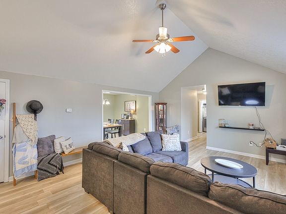 2nd image of 140 Heather Hts