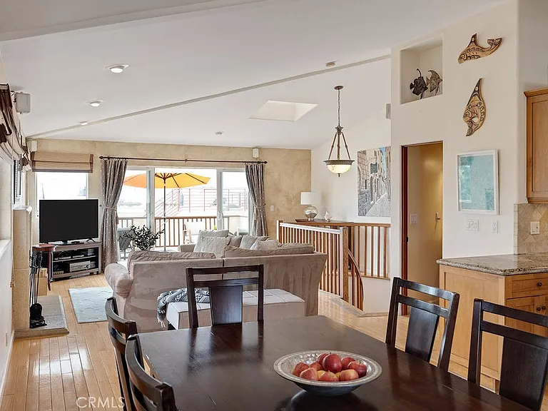 817 Monterey Blvd — Photo 6