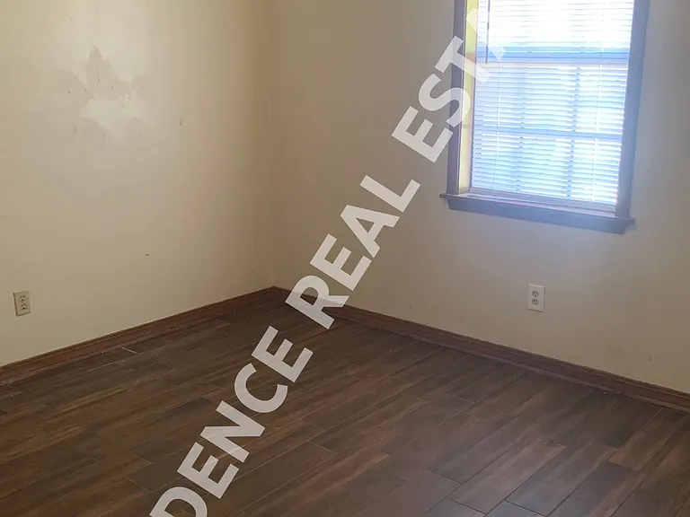 1006 Sybil Dr — Photo 8