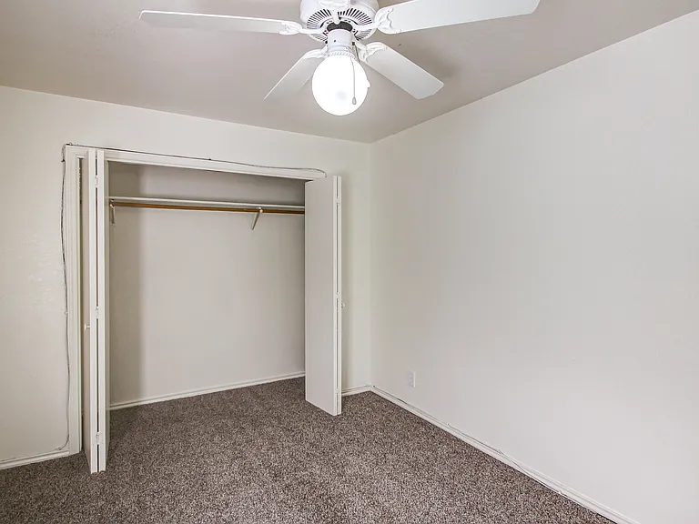 Oak Terrace Apartments — Photo 13