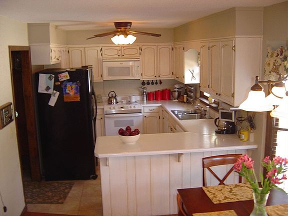 Kitchen has Lots to Offer!