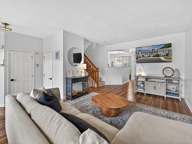 149 Quiet Waters Pl — Photo 5