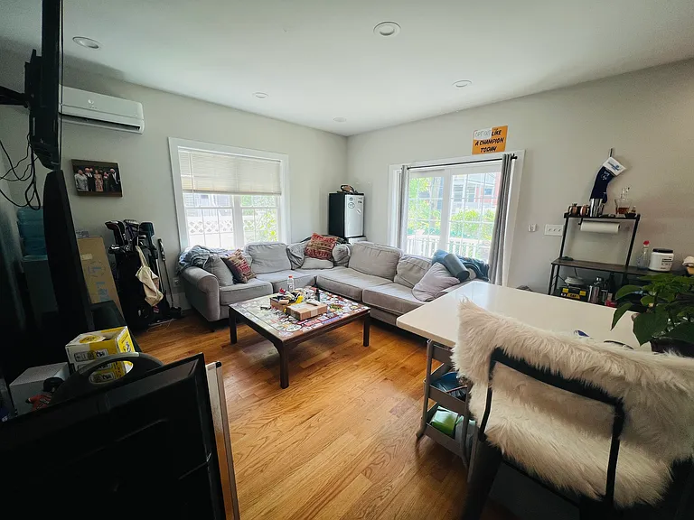 8 W Bellflower St #1 — Photo 6