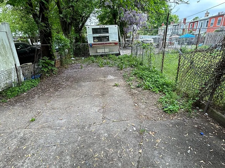 549 Lamberton St — Photo 7