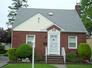 4616 195th St, Flushing, NY 11358