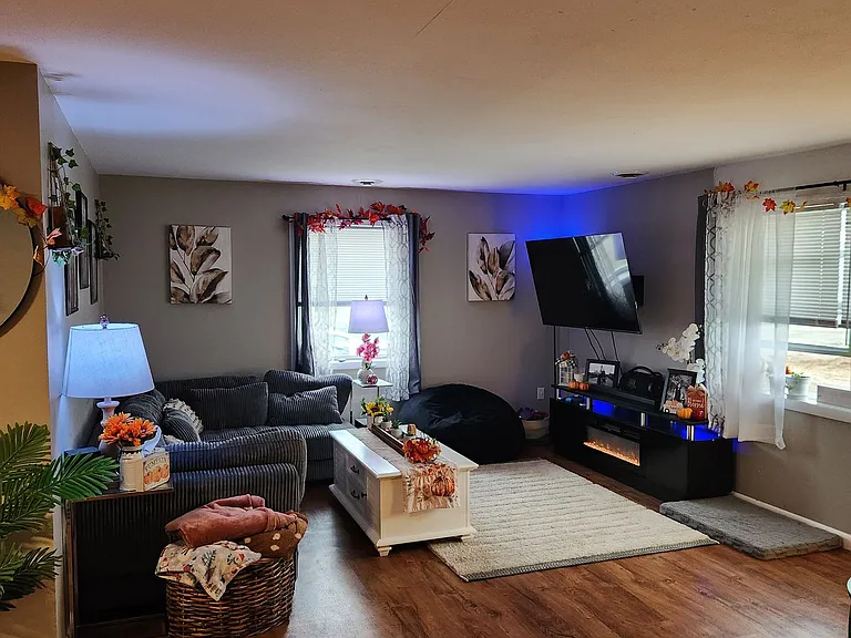 211 Tompkins St — Photo 7