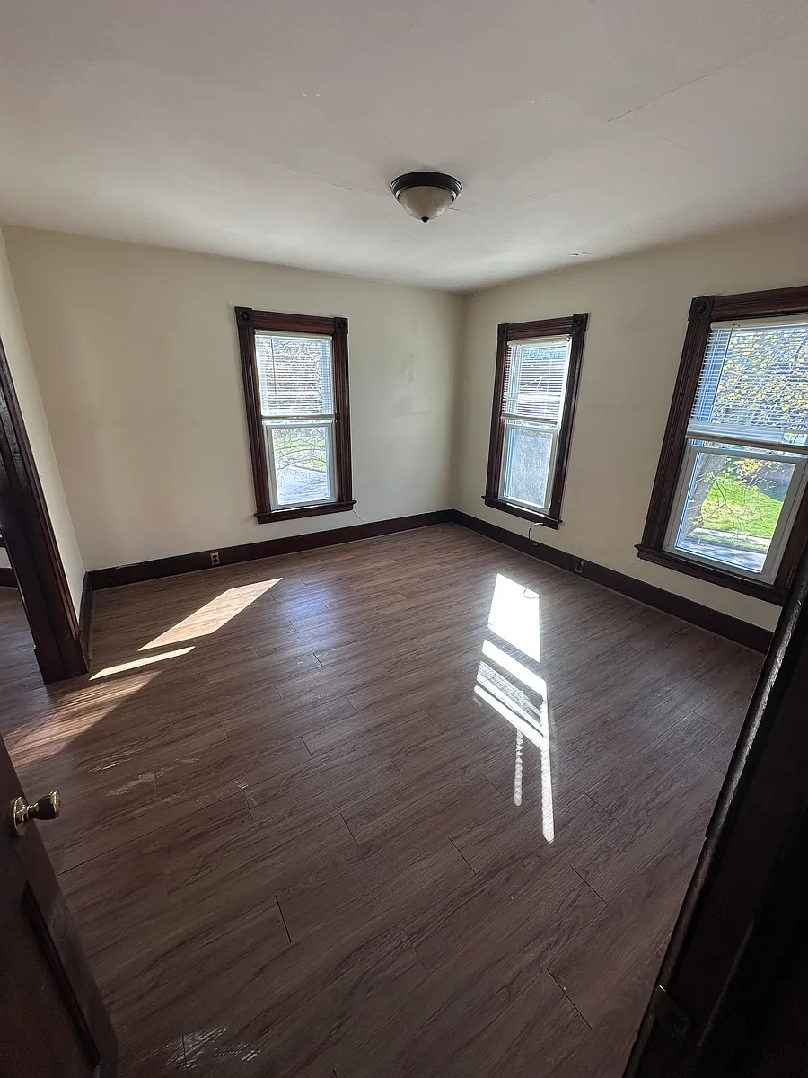 Building Photo - 130 Pleasant Ave #2
