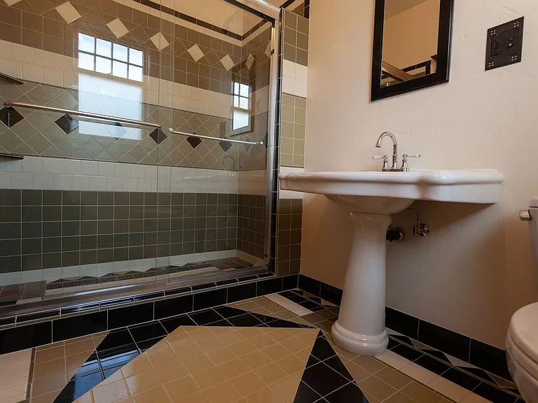 Upstairs bathroom 2