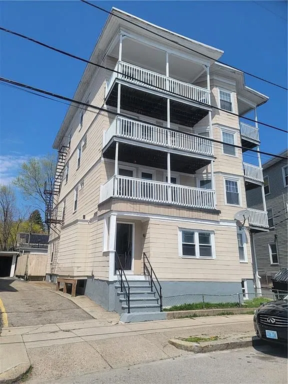 2 bed, 1.0 bath, 800 sqft, $1,600 — Photo 2