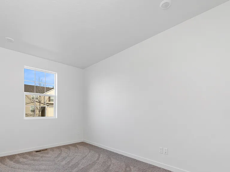 477 W Norwich St — Photo 3
