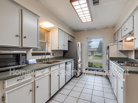 5th image of 718 Knollridge Dr