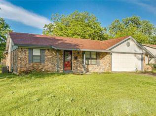 521 NW Mound St, Burleson, TX 76028