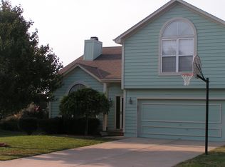 2128 SE 6th Ter, Lees Summit, MO 64063