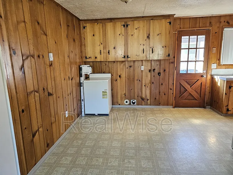 626 NE Anderson St — Photo 5
