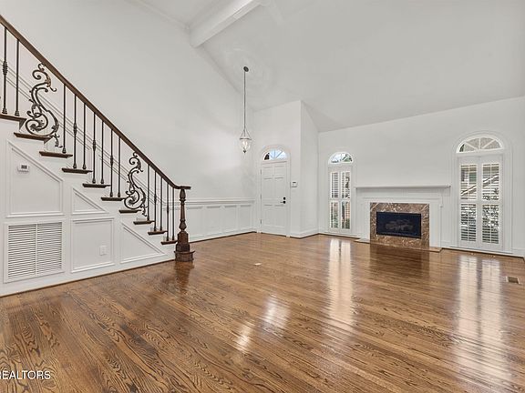 4th image of 7910 Woodland Brae
