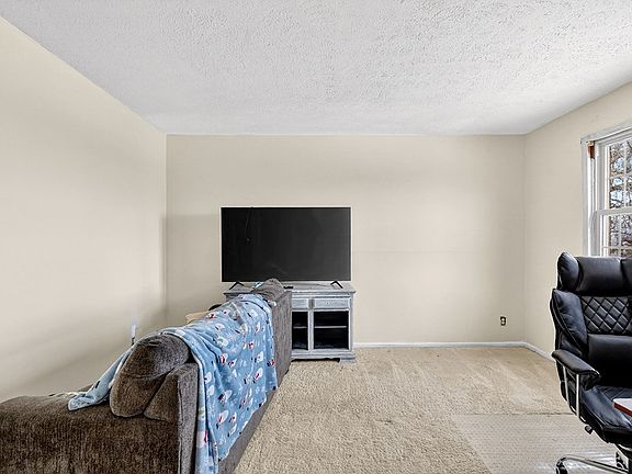 2nd image of 146 Dc Ln