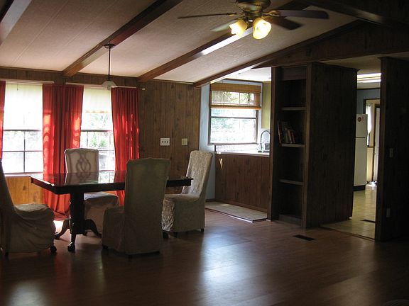 4th image of 815 NE 55th Blvd