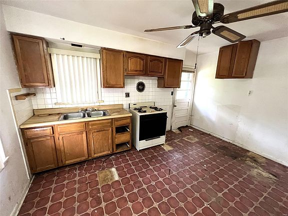 5th image of 1434 E Gano Ave