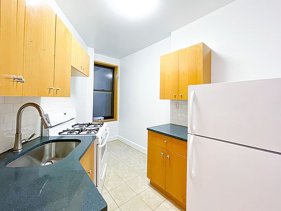 4th image of 170 8th Ave #3F