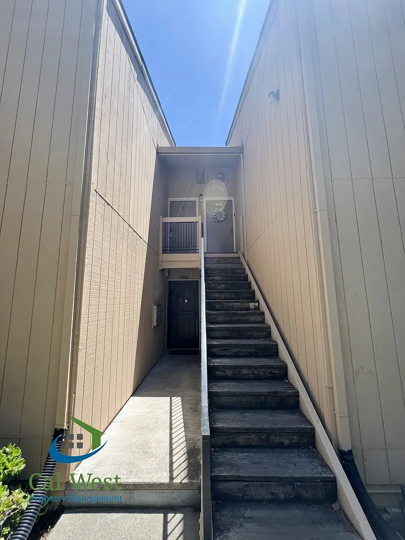 $2995 - 2 Bedroom, 2 Bath Upstairs Condo in Santa Clara! — Photo 2